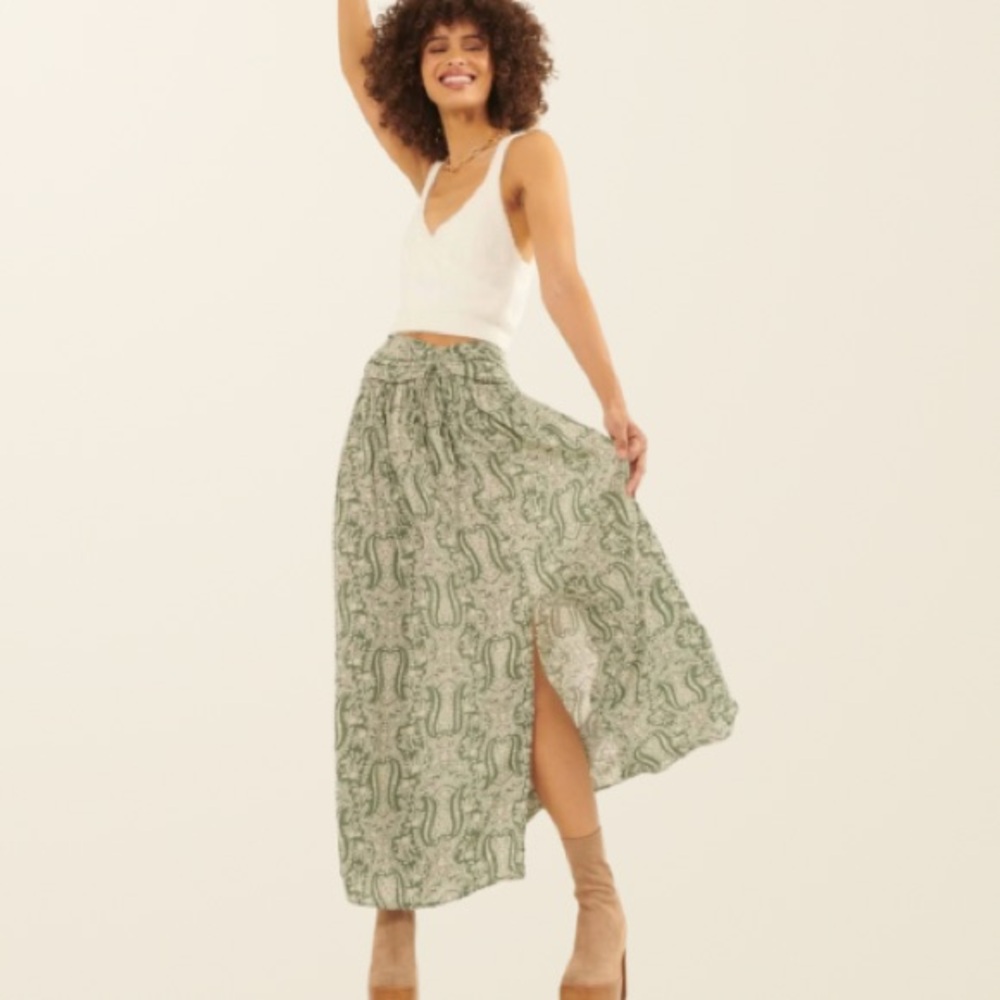 New Fabulous Green Ornate Boho Floral Banded Ruched Waist Maxi Skirt with Slit